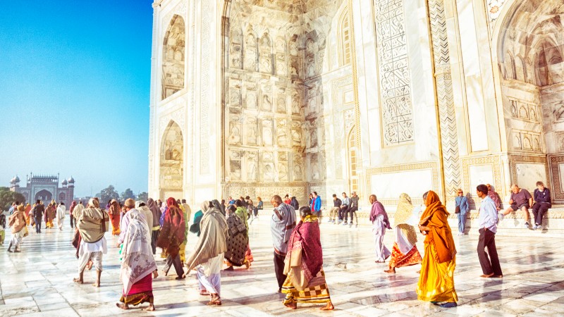 mennsker og marmor bygg Taj Mahal