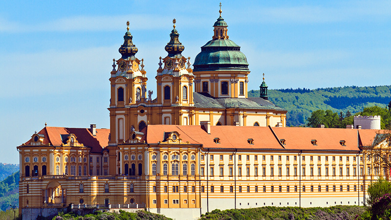 Et kloster oppe i fjellene i byen Melk. 