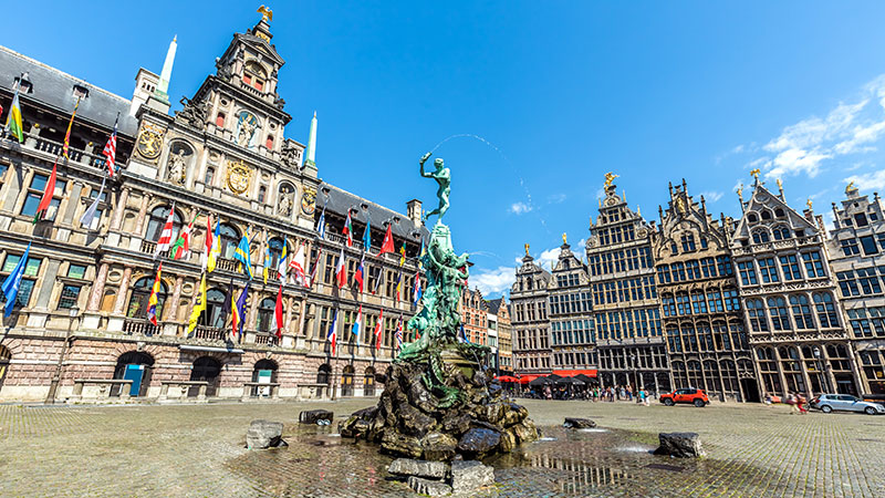 hovedtorget med fontene i Antwerpen