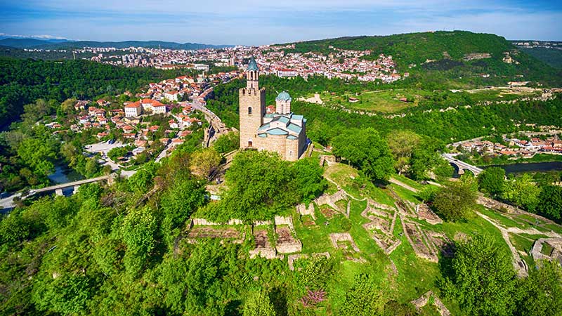 Utsikt over Veliko Tarnovo og katedralen