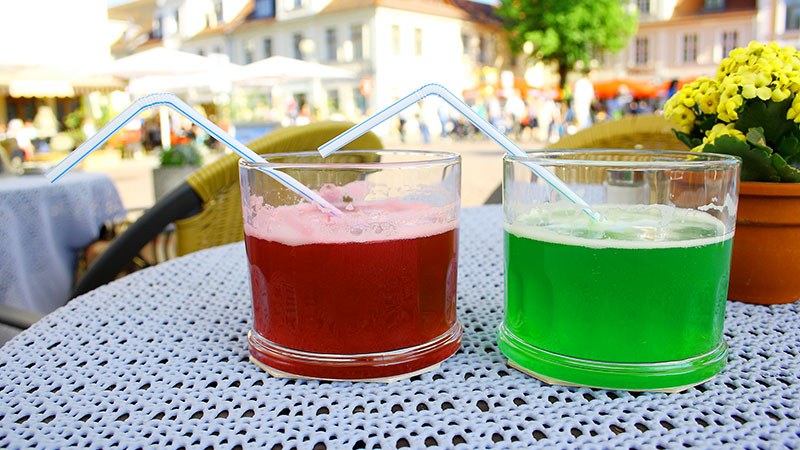 Rød og grønn Berliner Weisse i 2 glass