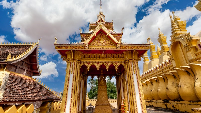 byggverk og templer i ndyelig gullfarge og dekorasjoner