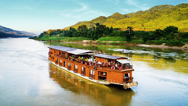 b�ter, vann og �ser i bakgrunn