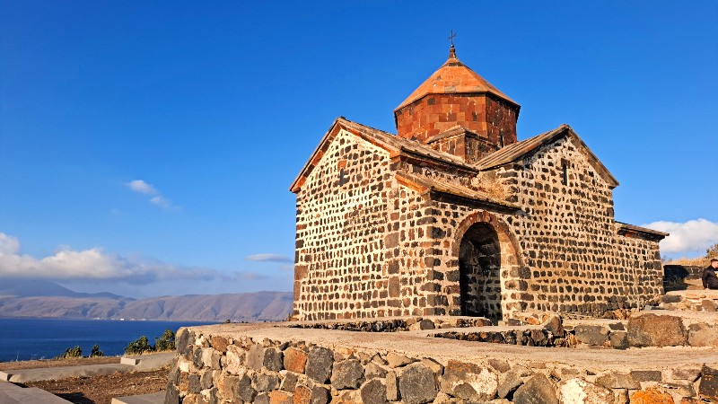 Haghpat klosteret med Sevansj�en i bakgrunnen