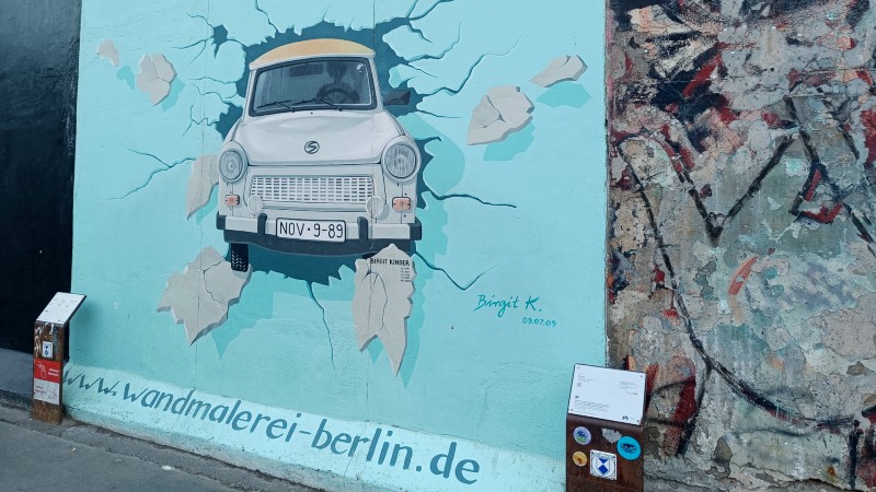 East Side Gallery Gatekunst på gammel del av Berlinmuren
