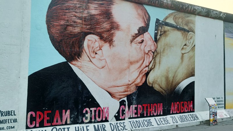 East Side Gallery Gatekunst på gammel del av Berlinmuren