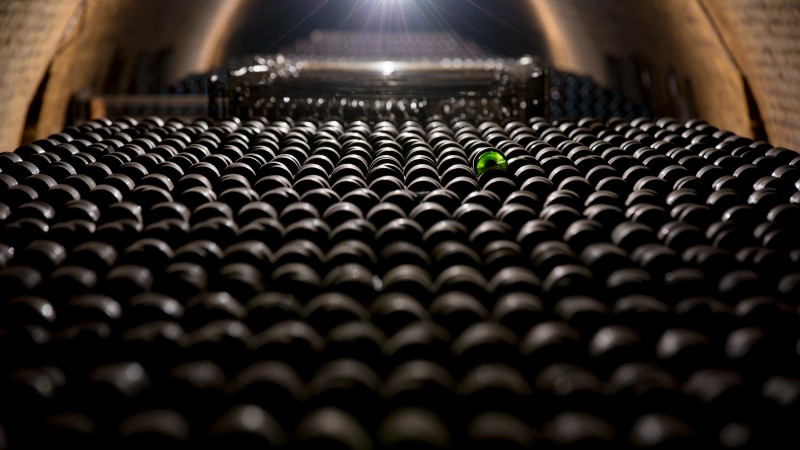 Flasker i vinkjeller