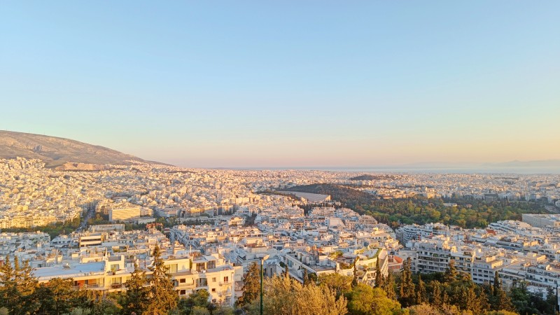 Athen Utsikt over Athen og havet i skumringen