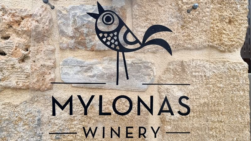 Mylonas  Mylonas vingård-skilt