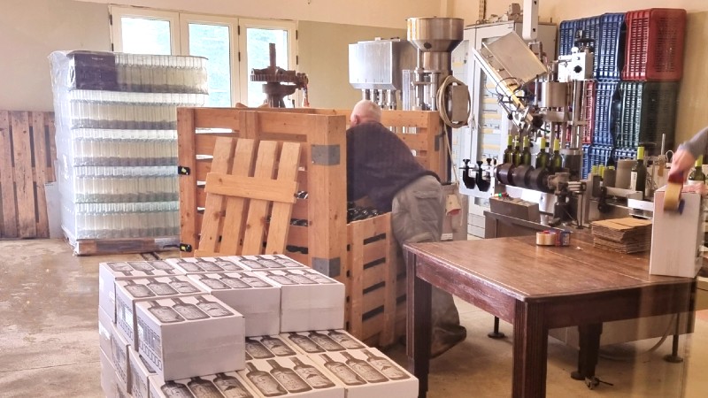 Mylonas  Arbeid med å få vin klar til sending