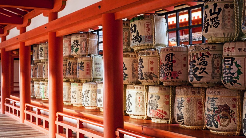 Sake-tnner str langs veggene