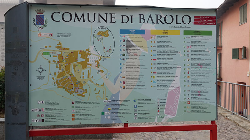 Skilt med kart over Barolo