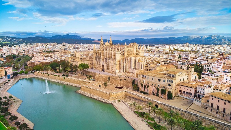Palma Utsikt over Palma by med katedralen tronende i forgrunnen