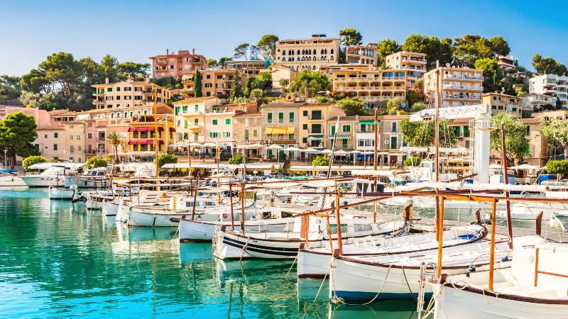 Sóller Port de Sóller med tradisjonelle båter og sjarmerende havnepromenade