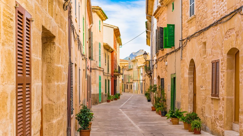 Gamlebyen i Alcúdia hyggelig liten brosteinsgate i Alcúdia