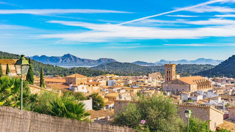 Pollença Pollença ved foten av Tramuntana-fjellene