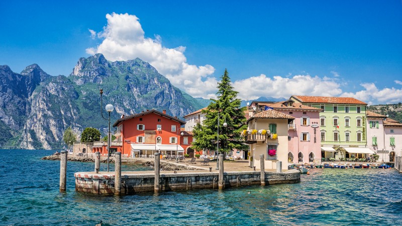 Torbole bygninger og vann