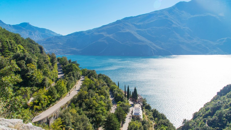 Ponalestien  veier og folk, fjell og sjø