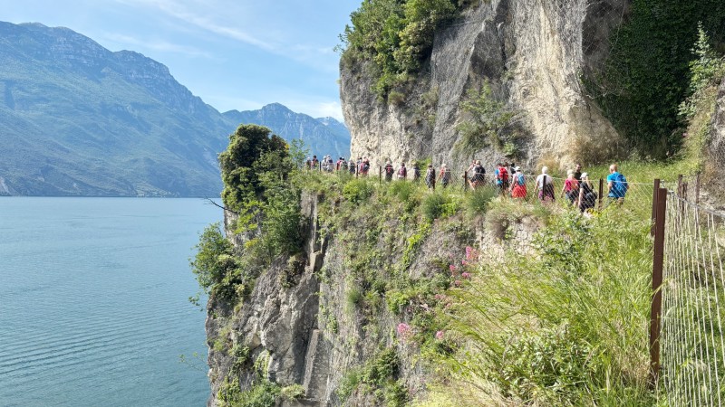 Ponalestien  fjell, mennesker og sjø