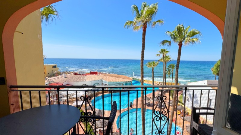 Havutsikt Utsikt over basseng og havet