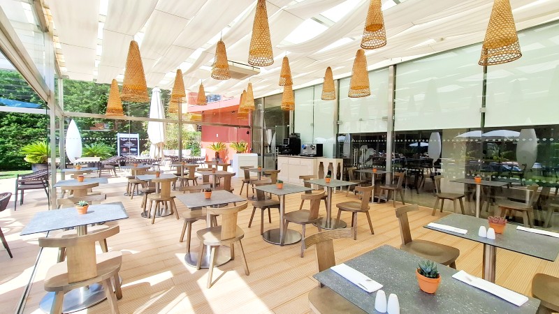Uteomrde i restauranten