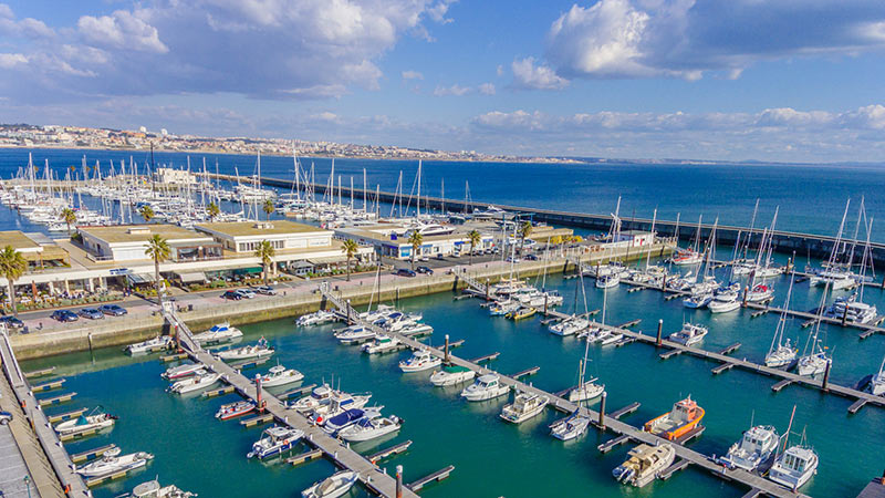 Mange bter i marina i Cascais