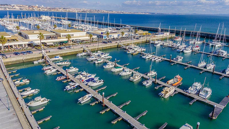 Stor marina med mange bter Cascais Marina